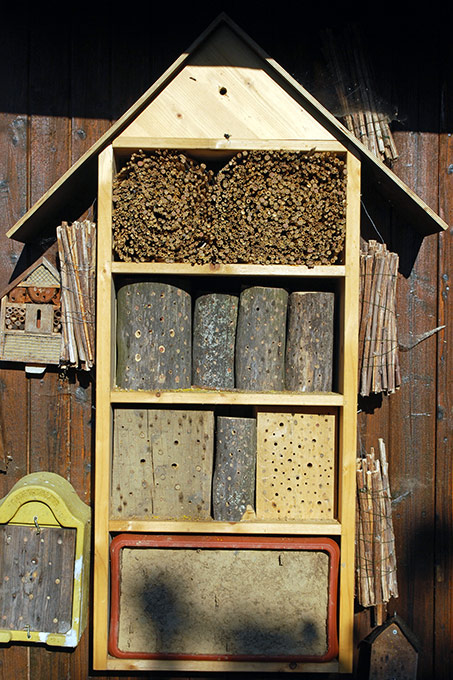 Geeignete Nisthilfen bieten den Insekten über viele Jahre gute Nistbedingungen - Foto: Hans-Joachim Flügel 